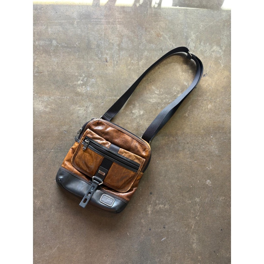 RARE Vintage TUMI Alpha Leather Crossbody Bag V8